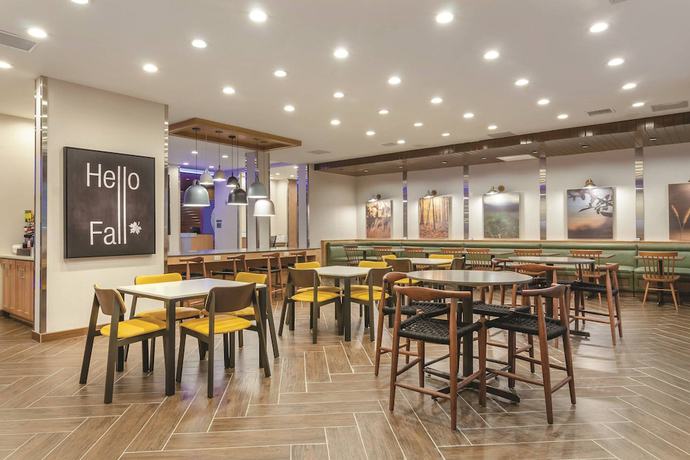Imagen del bar/restaurante del Hotel Fairfield Inn and Suites by Marriott Kansas City Shawnee. Foto 6