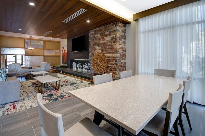 Imagen del bar/restaurante del Hotel Fairfield Inn and Suites by Marriott Lancaster Palmdale. Foto 5