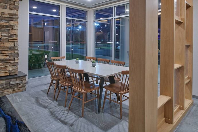 Imagen de los interiores del Hotel Fairfield Inn and Suites by Marriott Louisville Jeffersonville. Foto 18