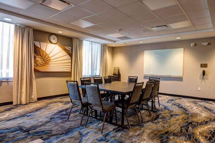 Imagen de los interiores del Hotel Fairfield Inn and Suites by Marriott Minneapolis North. Foto 14