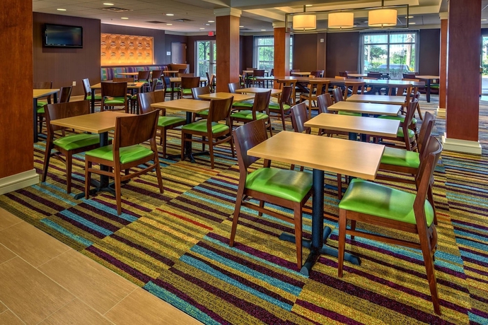 Imagen de los interiores del Hotel Fairfield Inn and Suites by Marriott Naples. Foto 16
