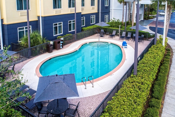 Imagen de la piscina del Hotel Fairfield Inn and Suites by Marriott Naples. Foto 18