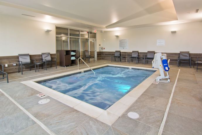 Imagen de la piscina del Hotel Fairfield Inn and Suites by Marriott Nashville Airport. Foto 18