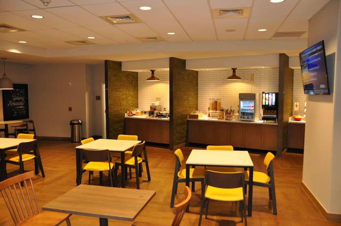 Imagen del bar/restaurante del Hotel Fairfield Inn and Suites by Marriott Nashville Airport. Foto 5