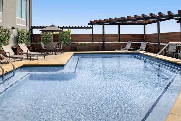 Imagen de la piscina del Hotel Fairfield Inn and Suites by Marriott Nashville near Vanderbilt. Foto 20