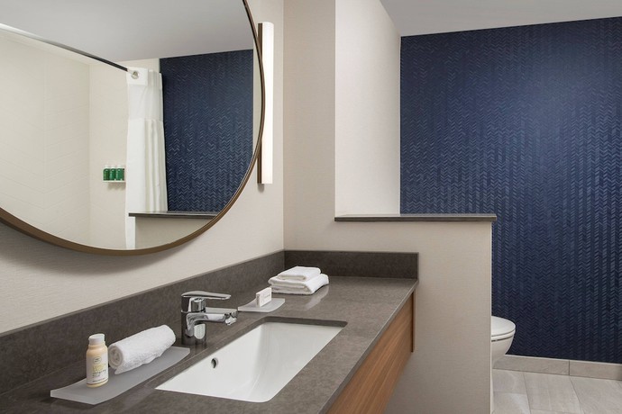 Imagen de la habitación del Hotel Fairfield Inn and Suites by Marriott Nashville near Vanderbilt. Foto 10