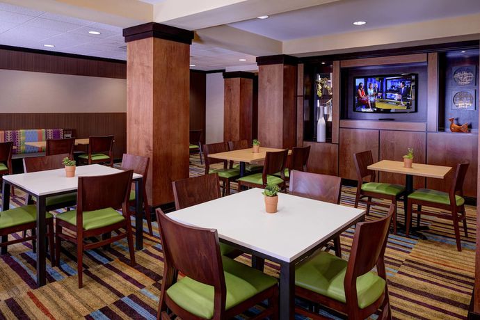 Imagen del bar/restaurante del Hotel Fairfield Inn and Suites by Marriott New Buffalo. Foto 5
