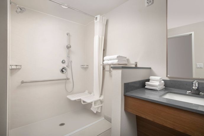 Imagen de la habitación del Hotel Fairfield Inn and Suites by Marriott New Orleans Metairie. Foto 3