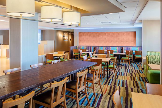 Imagen del bar/restaurante del Hotel Fairfield Inn and Suites by Marriott North Bergen. Foto 6