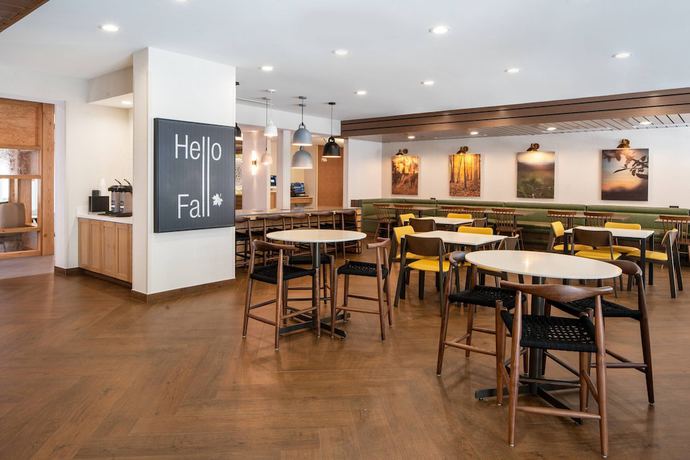 Imagen del bar/restaurante del Hotel Fairfield Inn and Suites by Marriott Pensacola West I-10. Foto 3
