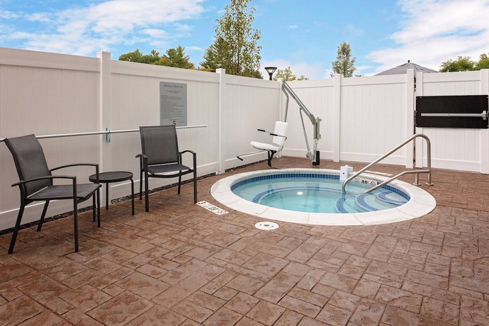 Imagen de la piscina del Hotel Fairfield Inn and Suites by Marriott Queensbury Glens Falls/Lake George Area. Foto 30