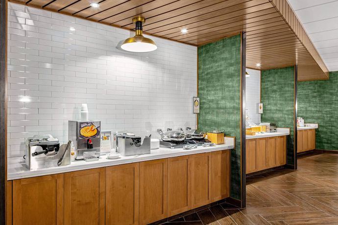 Imagen del bar/restaurante del Hotel Fairfield Inn and Suites by Marriott Queensbury Glens Falls/Lake George Area. Foto 7