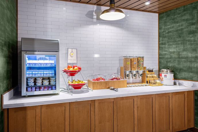 Imagen del bar/restaurante del Hotel Fairfield Inn and Suites by Marriott Queensbury Glens Falls/Lake George Area. Foto 9