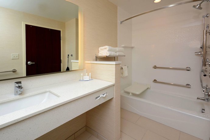 Imagen de la habitación del Hotel Fairfield Inn and Suites by Marriott Raleigh Capital Blvd./I-540. Foto 2