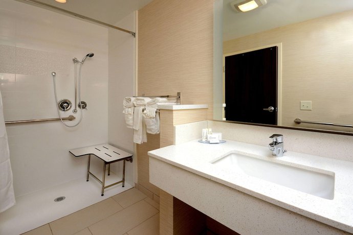 Imagen de la habitación del Hotel Fairfield Inn and Suites by Marriott Raleigh Capital Blvd./I-540. Foto 5