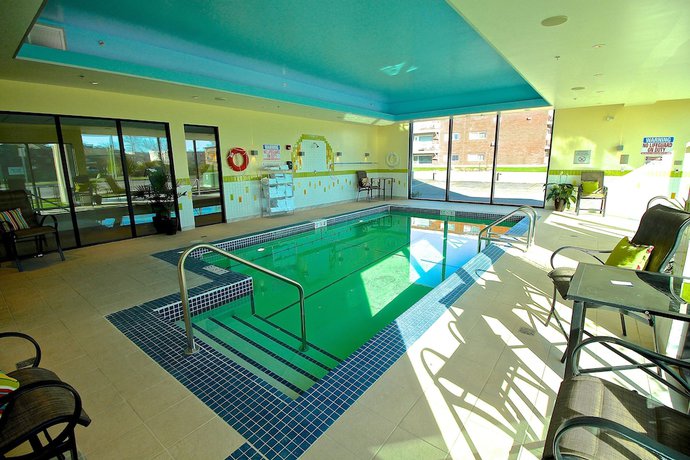 Imagen de la piscina del Hotel Fairfield Inn and Suites by Marriott Regina. Foto 20