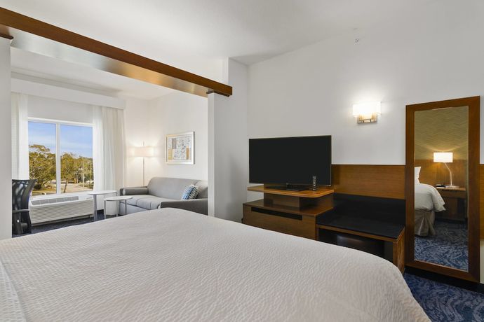 Imagen de la habitación del Hotel Fairfield Inn and Suites by Marriott St Petersburg North. Foto 9