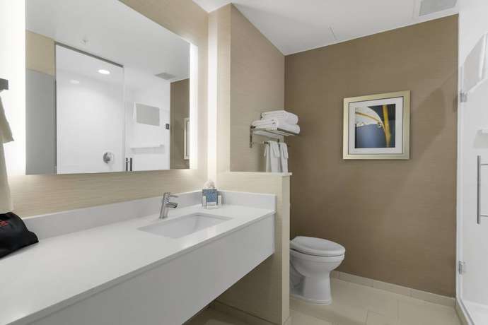 Imagen de la habitación del Hotel Fairfield Inn and Suites by Marriott St Petersburg North. Foto 12
