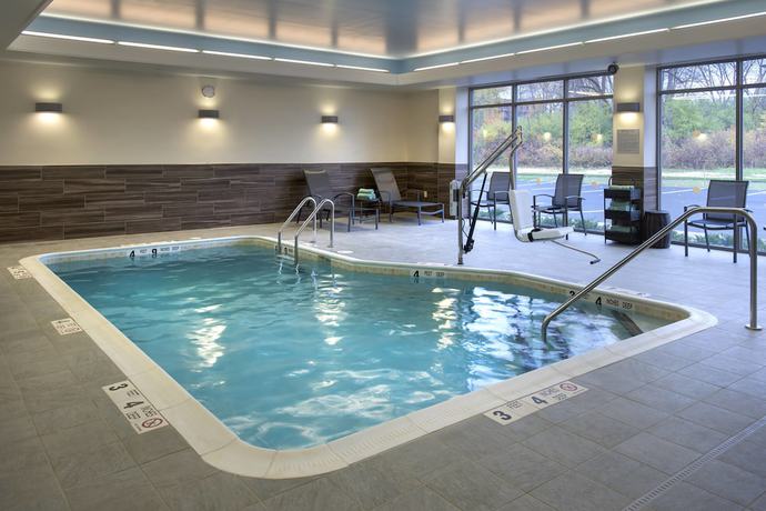 Imagen de la piscina del Hotel Fairfield Inn and Suites by Marriott Syracuse Carrier Circle. Foto 17