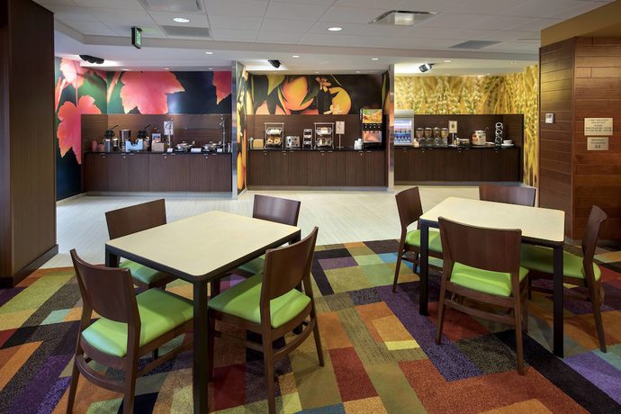 Imagen del bar/restaurante del Hotel Fairfield Inn and Suites by Marriott Syracuse Carrier Circle. Foto 2