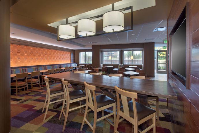Imagen del bar/restaurante del Hotel Fairfield Inn and Suites by Marriott Syracuse Carrier Circle. Foto 4