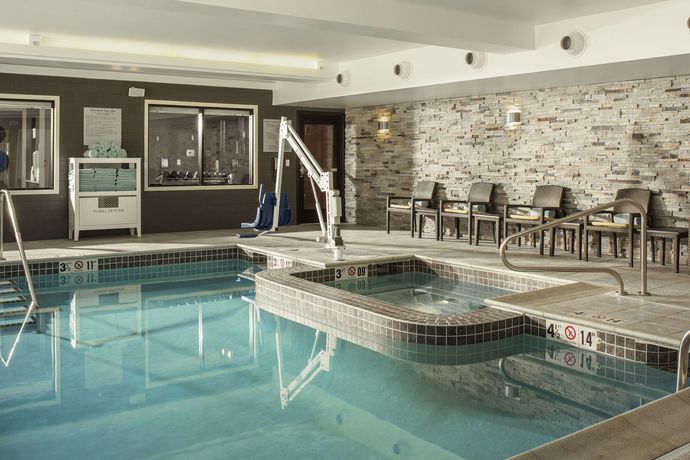 Imagen de la piscina del Hotel Fairfield Inn and Suites by Marriott Waterbury Stowe. Foto 19