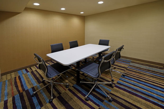 Imagen de los interiores del Hotel Fairfield Inn by Marriott JFK Airport. Foto 12