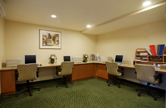 Imagen de los interiores del Hotel Fairfield Inn by Marriott JFK Airport. Foto 15