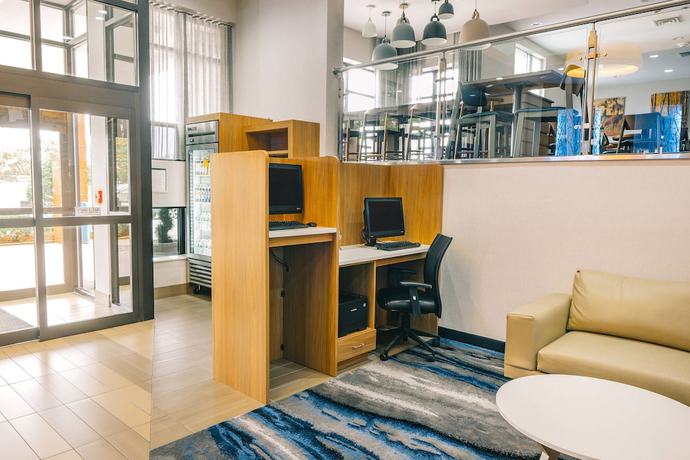 Imagen de los interiores del Hotel Fairfield Inn by Marriott New York LaGuardia Airpo. Foto 14