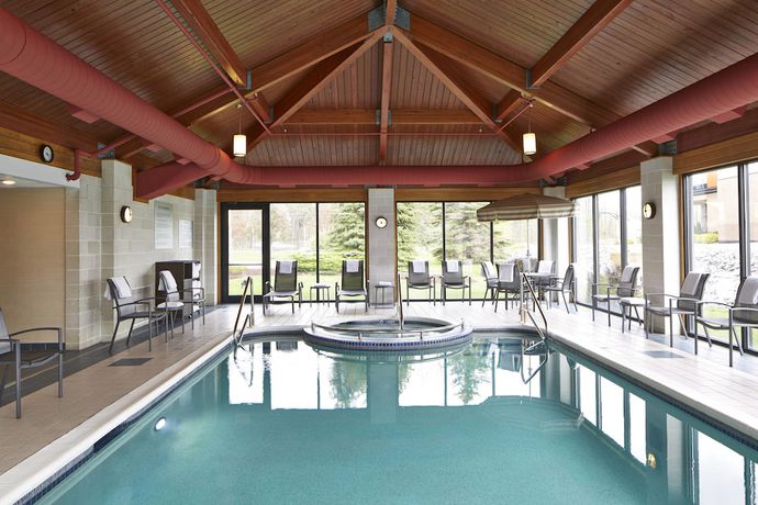 Imagen de la piscina del Hotel Fairfield Inn by Marriott Rochester East. Foto 16
