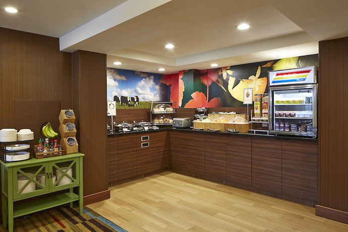 Imagen del bar/restaurante del Hotel Fairfield Inn by Marriott Rochester East. Foto 2