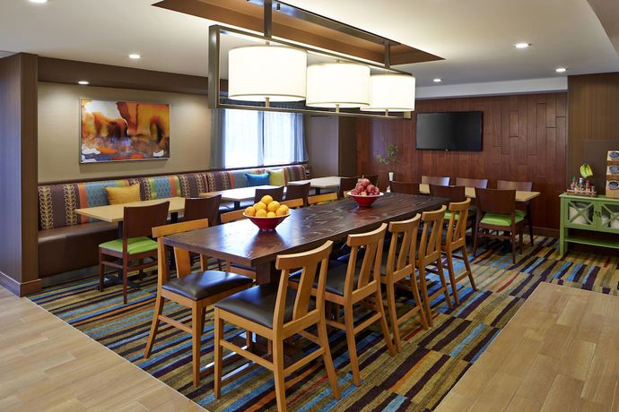 Imagen del bar/restaurante del Hotel Fairfield Inn by Marriott Rochester East. Foto 3
