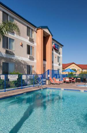 Imagen general del Hotel Fairfield Inn by Marriott Santa Clarita Valencia. Foto 1