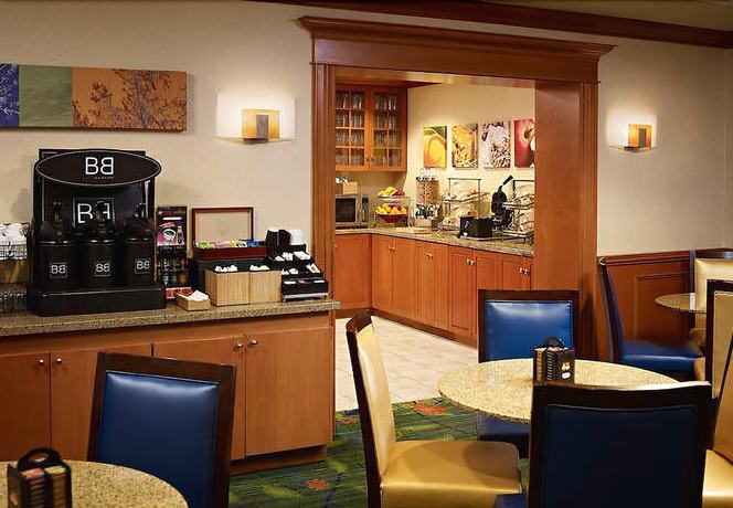 Imagen del bar/restaurante del Hotel Fairfield Inn by Marriott Toronto Oakville. Foto 2