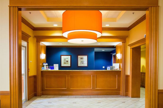 Imagen de los interiores del Hotel Fairfield Inn by Marriott Toronto Oakville. Foto 8