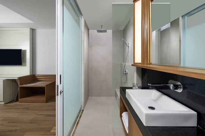 Imagen de la habitación del Hotel Fairfield by Marriott Bali Kuta Sunset Road. Foto 3
