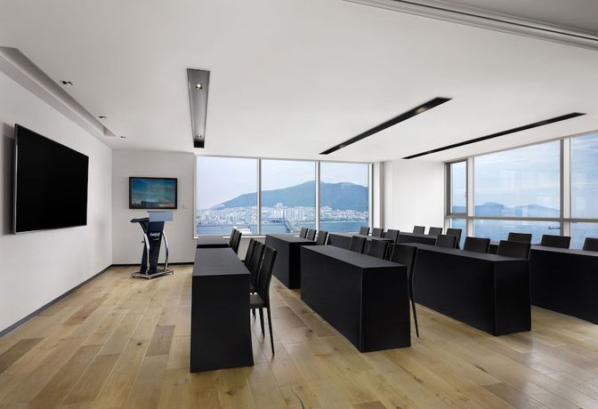 Imagen de los interiores del Hotel Fairfield by Marriott Busan Songdo Beach. Foto 16