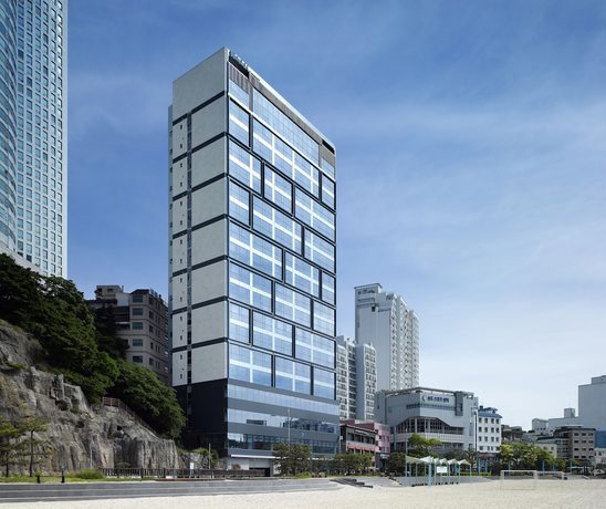 Imagen de los exteriores del Hotel Fairfield by Marriott Busan Songdo Beach. Foto 14