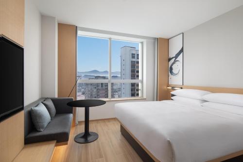 Imagen de la habitación del Hotel Fairfield by Marriott Hangzhou Wulin Square, China. Foto 14