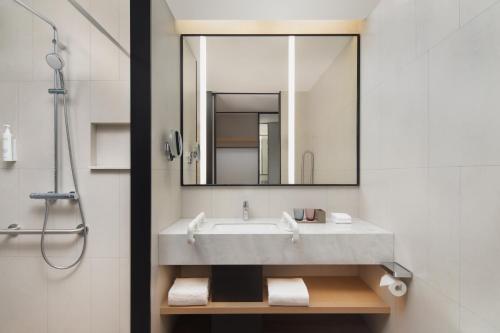 Imagen general del Hotel Fairfield by Marriott Hangzhou Wulin Square, China. Foto 4