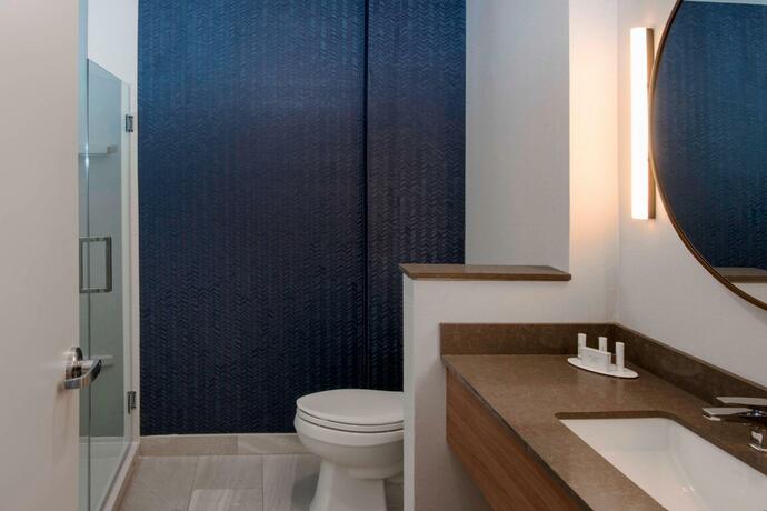 Imagen de la habitación del Hotel Fairfield by Marriott Inn & Suites Alpharetta Avalon Area. Foto 7