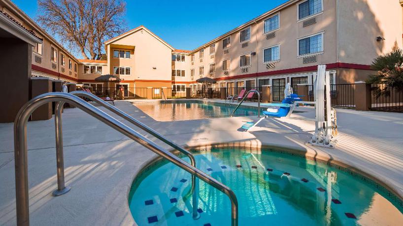 Imagen de la piscina del Hotel Fairfield by Marriott Inn & Suites Atascadero. Foto 10