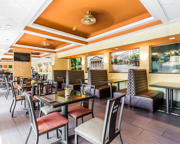 Imagen del bar/restaurante del Hotel Fairfield by Marriott Inn & Suites Charleston Downtown. Foto 5