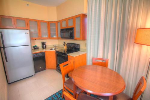 Imagen de la habitación del Hotel Fairfield by Marriott Inn & Suites West Palm Beach Jupiter. Foto 20