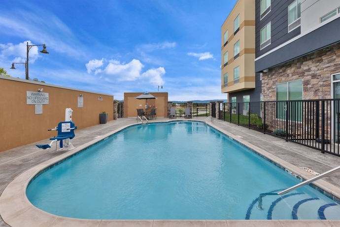 Imagen de la piscina del Hotel Fairfield by Marriott Inn and Suites Knoxville Airport Alcoa. Foto 19