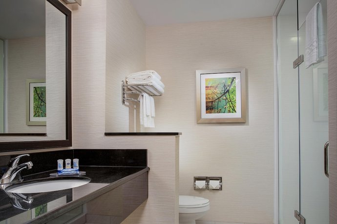 Imagen de la habitación del Hotel Fairfield by Marriott Inn and Suites San Francisco Airport Oyster Point Area. Foto 6