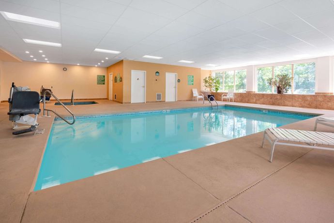 Imagen de la piscina del Hotel Fairfield by Marriott Inn and Suites by Marriott Helena North. Foto 19