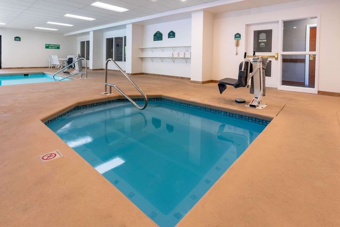 Imagen de la piscina del Hotel Fairfield by Marriott Inn and Suites by Marriott Helena North. Foto 20