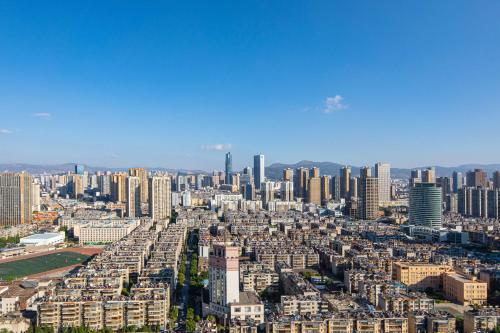 Imagen general del Hotel Fairfield by Marriott Kunming Xinying. Foto 11