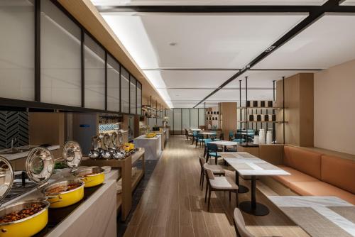 Imagen del bar/restaurante del Hotel Fairfield by Marriott Lijiang Ancient Town. Foto 8